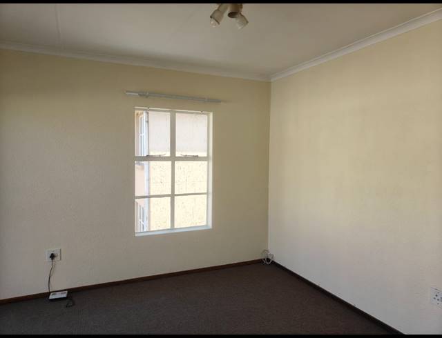 2 BEDROOM FLAT FOR SALE IN THREE RIVERS PROPER